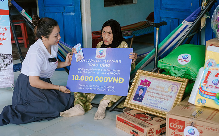 Biểu tượng tai nghe và người hỗ trợ, dịch vụ khách hàng f16878 vip